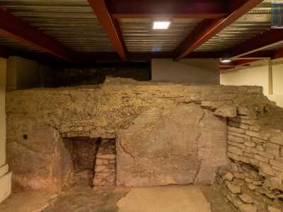 Ed � qui, che nel II secolo dopo Cristo, tra calidarium,  frigidarium e tepidarium i ruvesi venivano a rilassarsi godendo della calda acqua termale della grotta di San Cleto